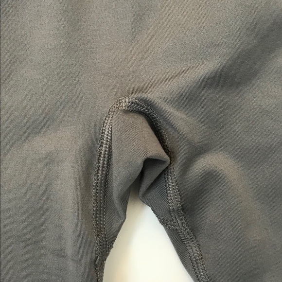 EUC Nike pro dri fit stay crop M/L - Picture 8 of 8